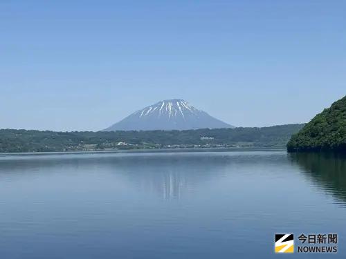 ▲北海道知名景點洞爺湖遠眺羊蹄山。（圖／記者顏得智攝）
