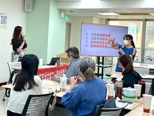 ▲高雄市政府勞工局推出以技術應用與數位轉型為主題的課程，期在人工智慧(AI)浪潮及自媒體蓬勃發展的當下，為創業者提升效率，並創造全新商業模式。(圖／高雄市政府勞工局提供)