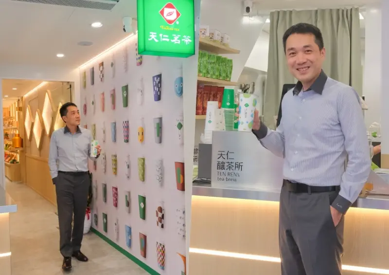 ▲全新的「天仁釀茶所」不僅是更名，更是品牌理念的濃縮與升華。李建德董事長表示，「釀」這個字完美傳達了天仁集團始終堅持的「天然」、「健康」與「人情味」。