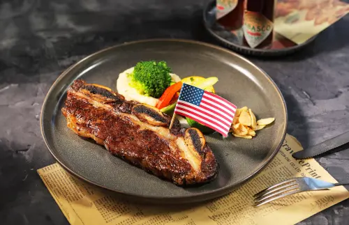 ▲豐FOOD海陸百匯「美式嫩煎牛小排」。（圖／豐FOOD海陸百匯提供）