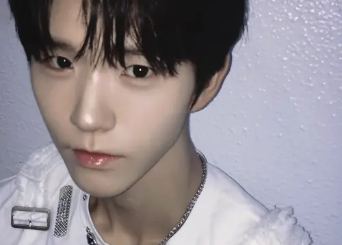 ▲NCT WISH金栽禧因為在中國機場看辱華動畫《我的英雄學院》惹議。（圖／＠nctwish_official IG）