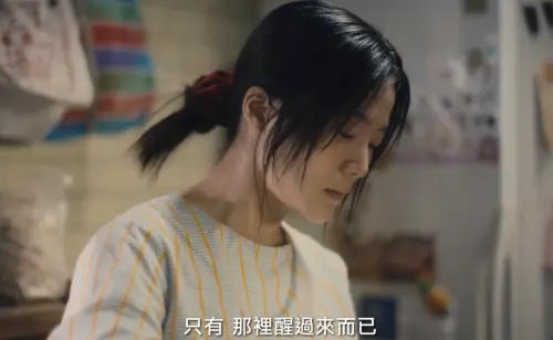 ▲楊小黎（如圖）憑《台語有影—啥人顧性命》躍上女主角舞台，演植物人之妻，呈現父權家庭中女性孤單與犧牲的張力。（圖／翻攝自台語有影 臉書）