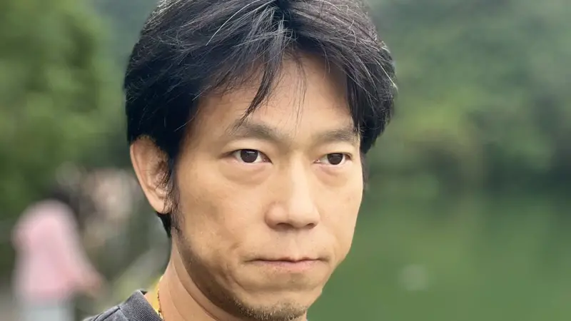 ▲顏正國（如圖）昨（7）日肺腺癌病逝，享年50歲，其好友殯葬業者「鋼鐵爸」稍早受訪，表示目前靈堂將於明（9）日中午後開放悼念，遺照也選定好了，帥氣模樣遺留人間。（圖／翻攝自顏正國臉書）