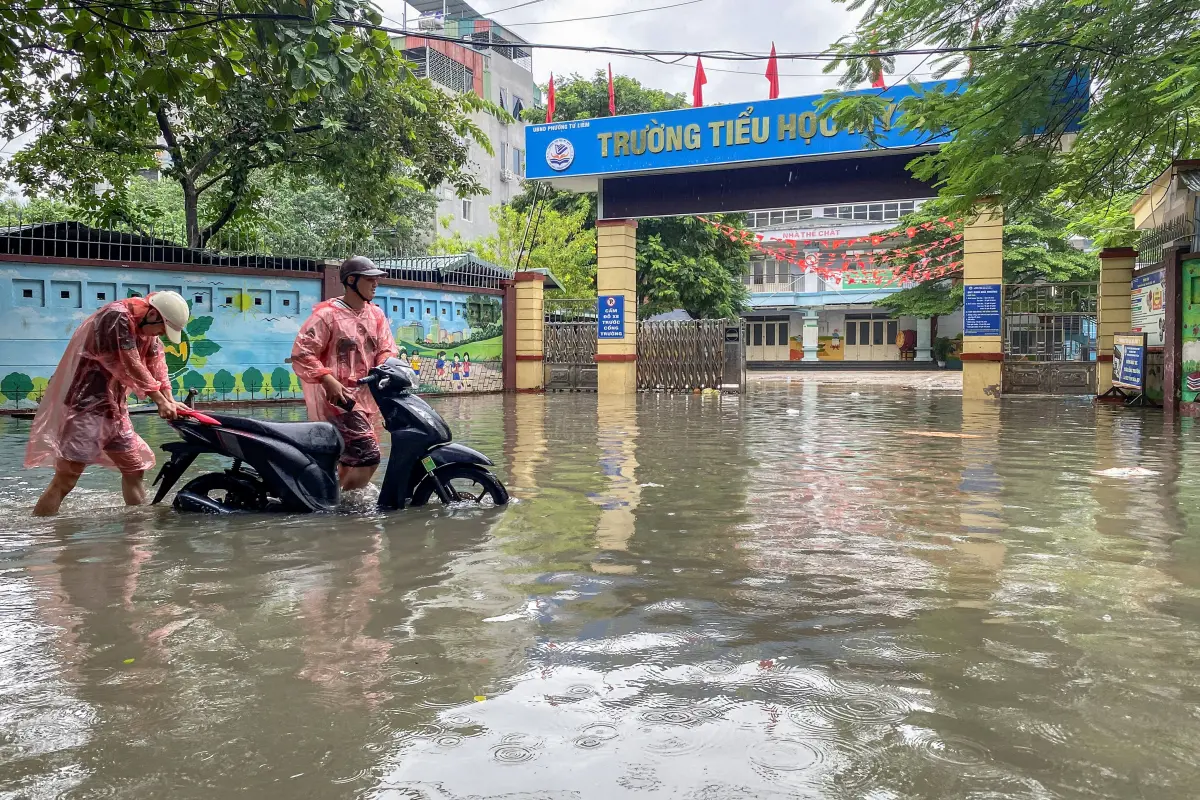 ▲今年第21號颱風麥德姆（Matmo）7日持續往越南前進，對越南北部造成嚴重洪災。（圖／路透社／達志影像）