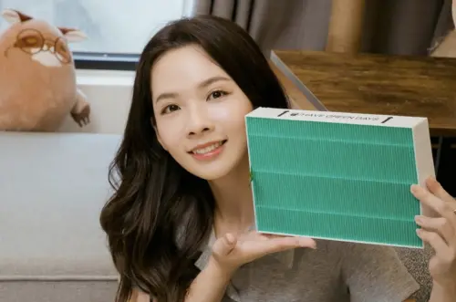 ▲滴妹過去都是長髮形象，突然上傳光頭照嚇傻粉絲。（圖／@crown_du IG）