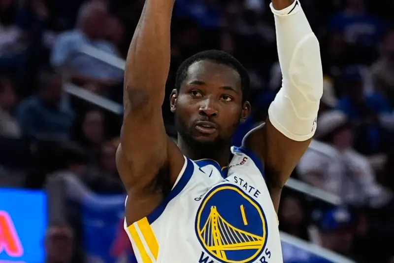 ▲前丹佛金塊總教練馬龍（Michael Malone）近日在《NBA Countdown》節目中直言，勇士若想讓庫明加發揮潛力，總教練科爾（Steve Kerr）必須主動修復與他的溝通。（圖／美聯社／達志影像）