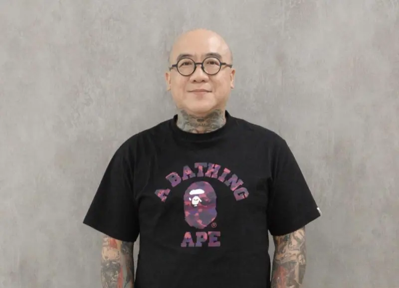 ▲今（10）日是雙十節也是顏正國的冥誕，生前好友鋼鐵爸（如圖）特別幫顏正國準備了整桌海鮮，發長文哽咽表示：「來世再做兄弟」。（圖／翻攝自臉書 鋼鐵爸）