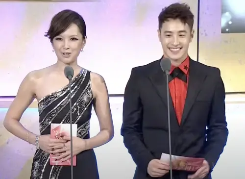 ▲天心（左）和潘瑋柏（右）金鐘獎得獎，在隔年以頒獎人的身分出現，天心霸氣回擊酸民，潘瑋柏也被影響，將委屈的感覺全拋開。（圖／摘自 慢慢敲 YT）