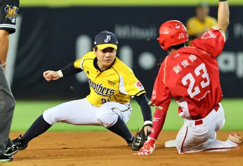 ▲中信兄弟江坤宇今年守備率.990寫下生涯最佳，放眼全世界各職業棒球聯盟都相當罕見。（圖／中信兄弟提供）