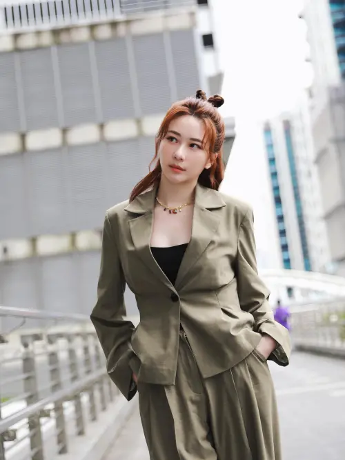 ▲張景嵐（如圖）與陳銳結婚的消息，據傳是在聚會上被朋友不小心透露。（圖／翻攝自張景嵐臉書）