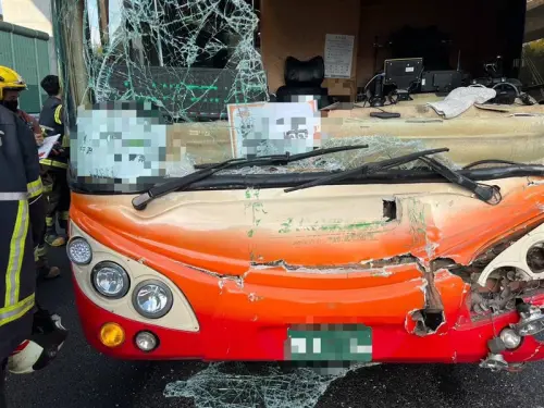 國1車禍國道客運、大貨車追撞釀28傷　公路局皆駕駛駕籍正常
