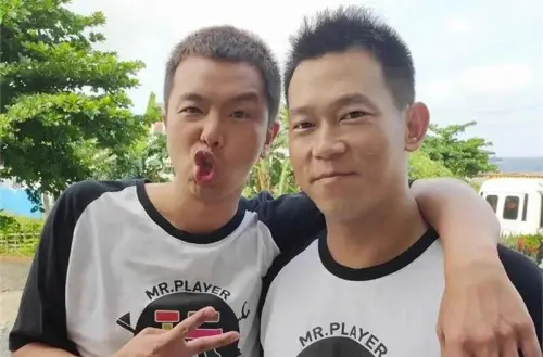 顏正國與小鬼過往片段曝！《玩很大》同框惹哭粉絲：在天國相聚了
