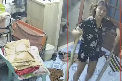 ▲泰國一名女子徒手抓起巨蟒。（圖／美聯社／達志影像）