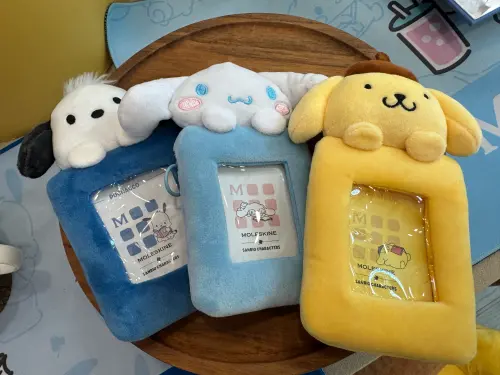 ▲絨毛證件套，可當證件套亦可當零錢包使用。（圖／記者鍾怡婷攝）