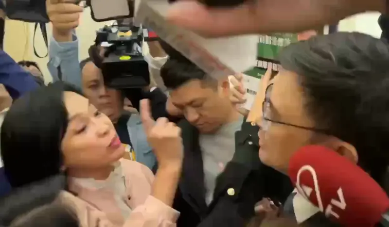 ▲民進黨立委賴瑞隆、國民黨立委柯志恩2人在立院吵架已經不是第一次，去年11月就因財劃法修正草案在立法院議場簽到處大吵，雙方吵的面紅耳赤。（圖／翻攝畫面）