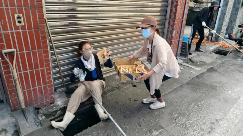 獨／「麵包超人」挺進光復洪災　小蜜蜂接力送暖