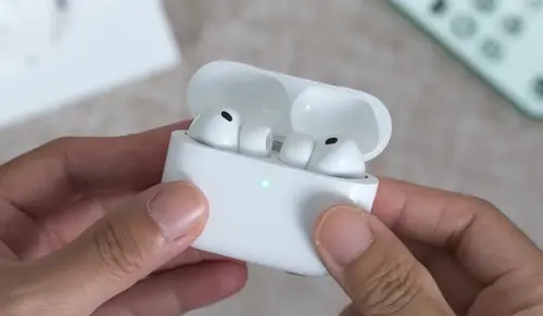 ▲Tim哥開箱實測AirPods Pro 3。（圖／翻攝3cTim哥生活日常YT）