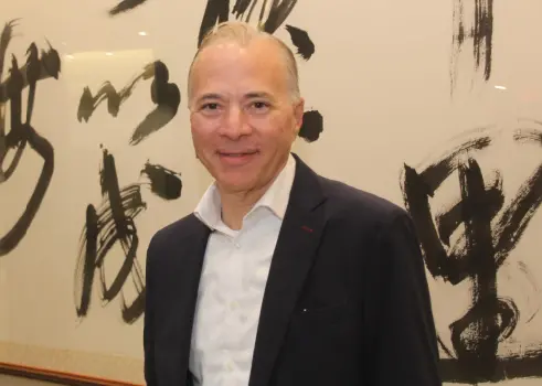 ▲他以30年的經驗來直言，「歹徒更快適應新科技，因此AI對駭客比對資安人員更有利」，唯有企業或是國家重視資安，投入龐大資源，才有機會在這場「資安軍備競賽」贏下勝利。（圖／記者鍾泓良攝影）