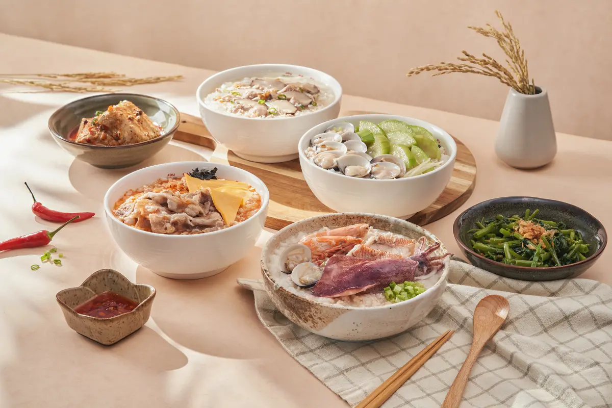 ▲雙十國慶連假！粥大福雞湯粥、麵食「買一送一」外送優惠。三商巧福雙人套餐7折。福勝亭萬聖豬排餐75折一次看。（圖／粥大福提供）