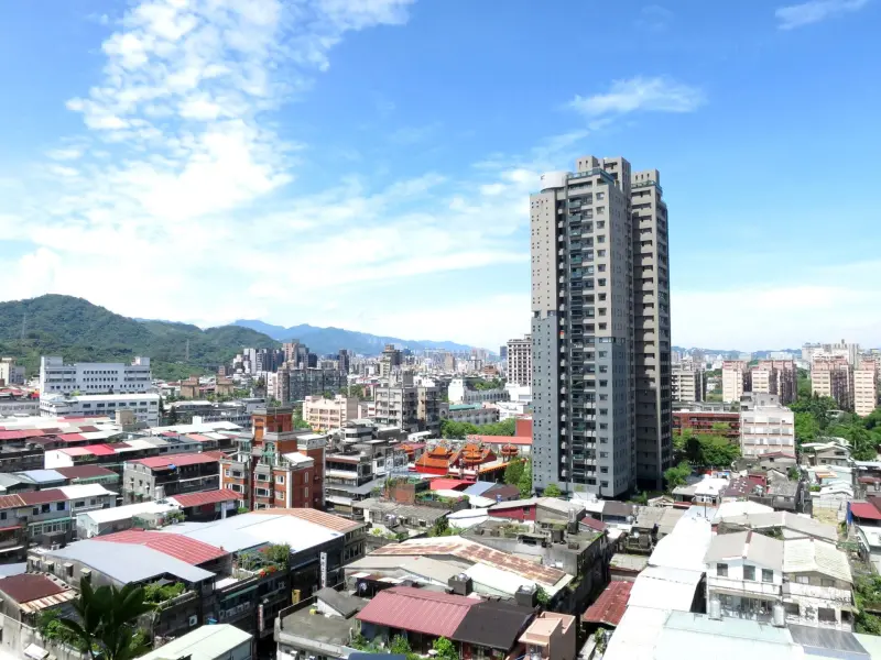 ▲2025Q3政大永慶即時房價指數顯示，全台和七大都會區房價指數全面下跌，且跌幅較前季有擴大的趨勢。（示意圖／永慶房產集團提供）