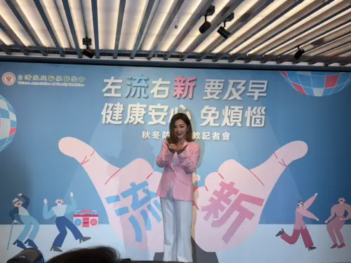 ▲藝人陳美鳳本次擔任疫苗衛教大使，呼籲民眾「左手打流感疫苗、右手打新冠疫苗」。（圖／記者張志浩攝）