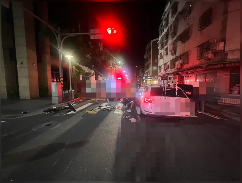 ▲台北市信義區上月28日發生一起死亡車禍，一名少年騎電輔車載少女不慎撞上小客車。（圖／翻攝畫面）