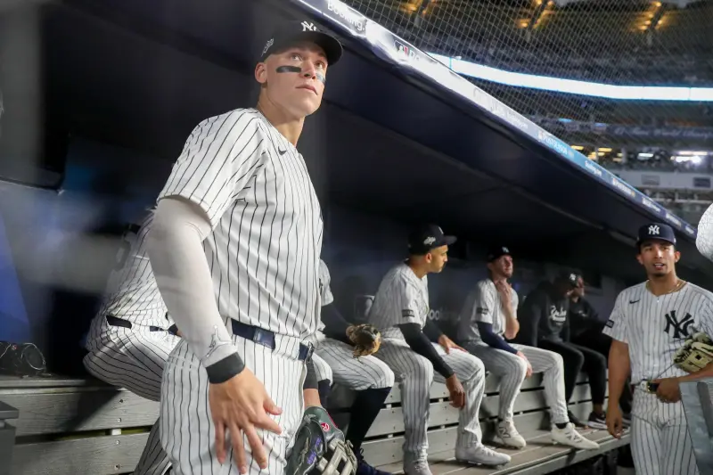 ▲洋基在主場第三戰從懸崖邊逆轉求生，雖羅登被打爆僅投2.1局退場，但賈吉與齊森姆聯手開轟、牛棚穩守，以9：6擊敗藍鳥，成功續命扳回一城。（圖／路透／達志影像）