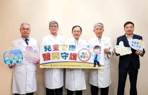 成人感冒藥「剖半」餵3歲童！昏睡、走路不穩　醫示警用藥迷思
