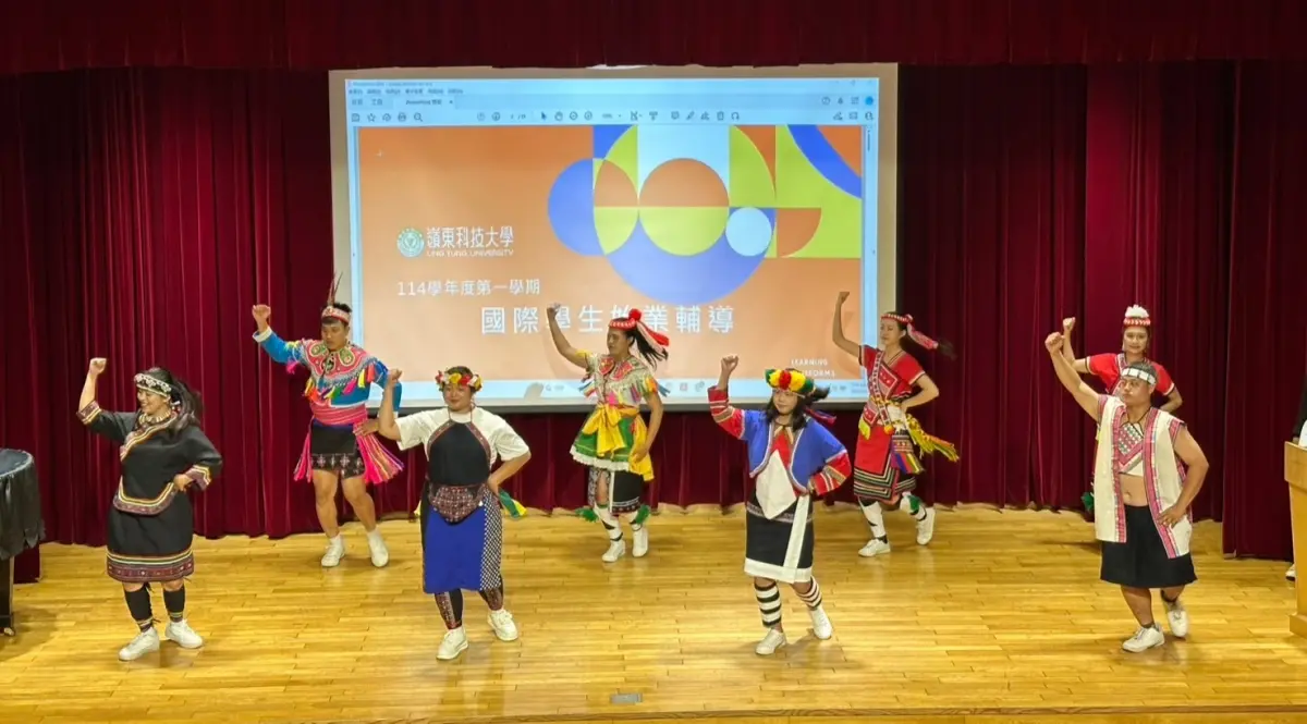 ▲台中嶺東科大喜迎境外新生，由原住民舞蹈社帶來熱情有勁的開場表演熱情歡迎。（圖／嶺東科大提供）