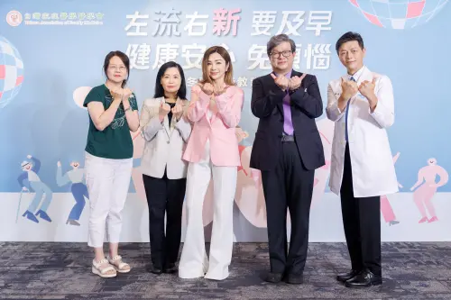 ▲台灣家庭醫學醫學會舉辦「左流右新要及早 健康安心免煩惱」秋冬防疫衛教記者會，提醒民眾切勿輕忽流感及新冠疫情的危害。（圖／台灣家庭醫學醫學會提供）