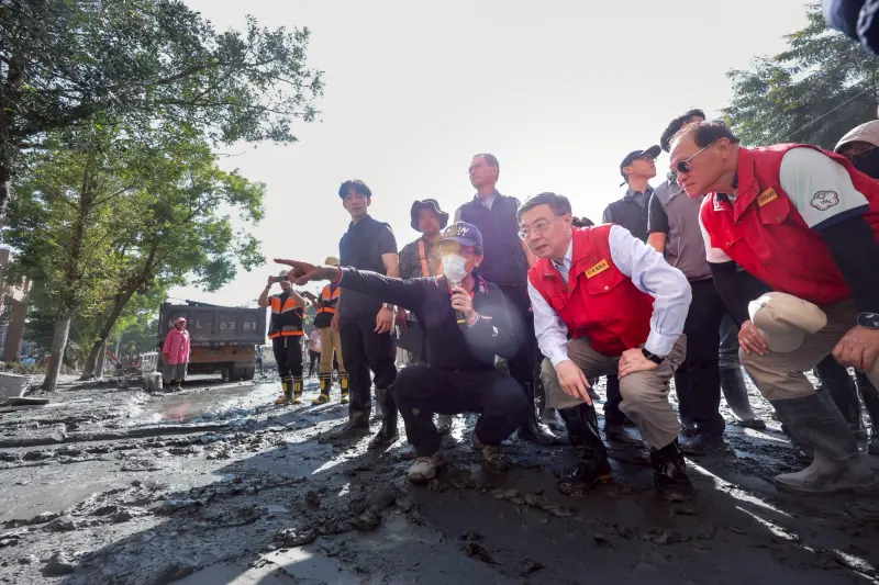 ▲卓榮泰今日第三度赴花蓮勘災，中央將以200億元為基礎，編列災後重建特別預算，不夠可再增加。（圖／行政院提供）