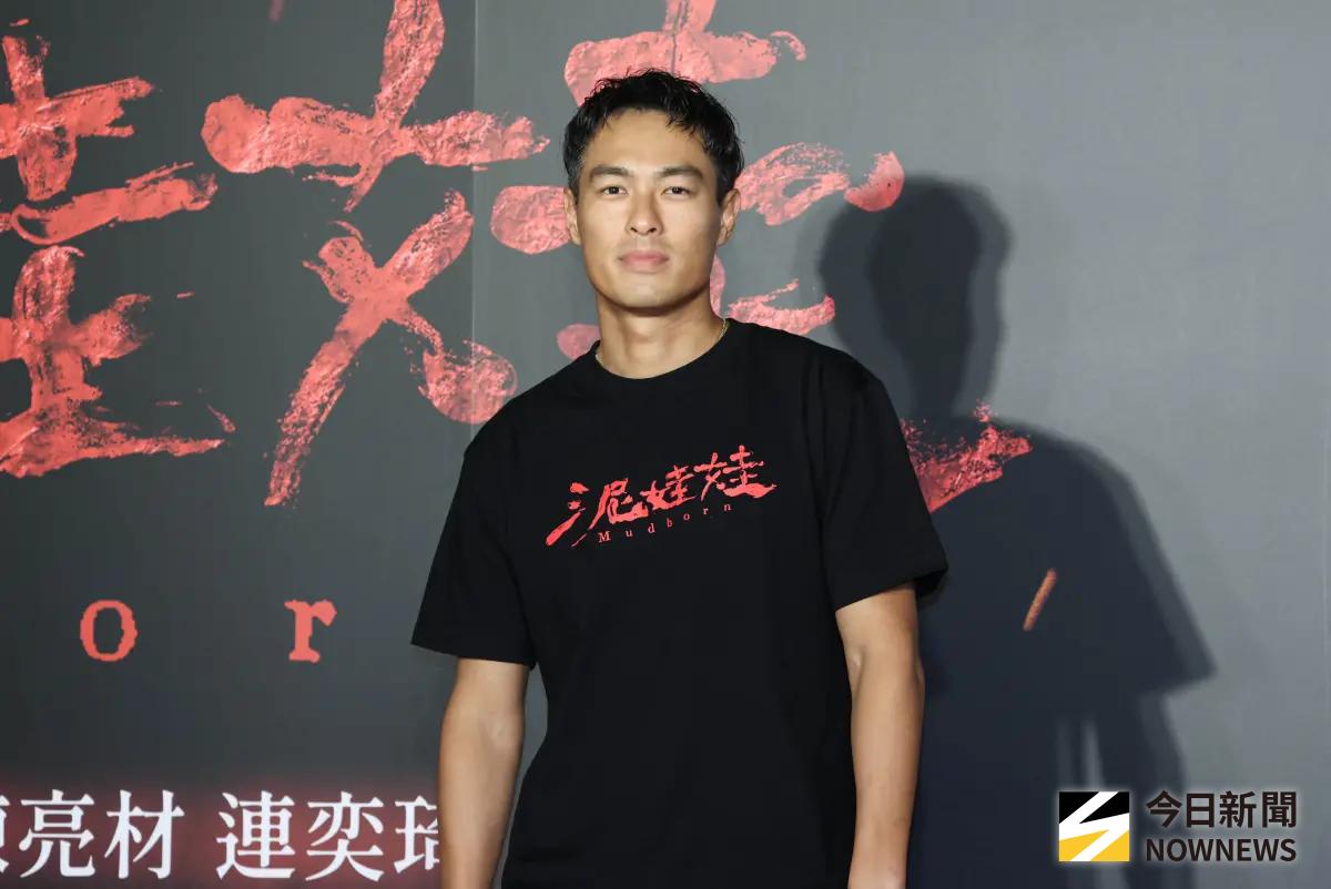 楊祐寧送爸爸最後一程：我不辛苦 半個演藝圈含淚追思會致意