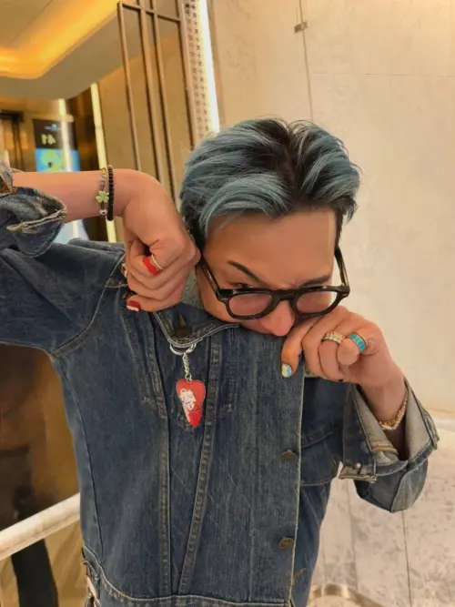 ▲GD（如圖）跟BLACKPINK師妹感情好，和Lisa合照掀起回憶殺。（圖／IG@verdy）