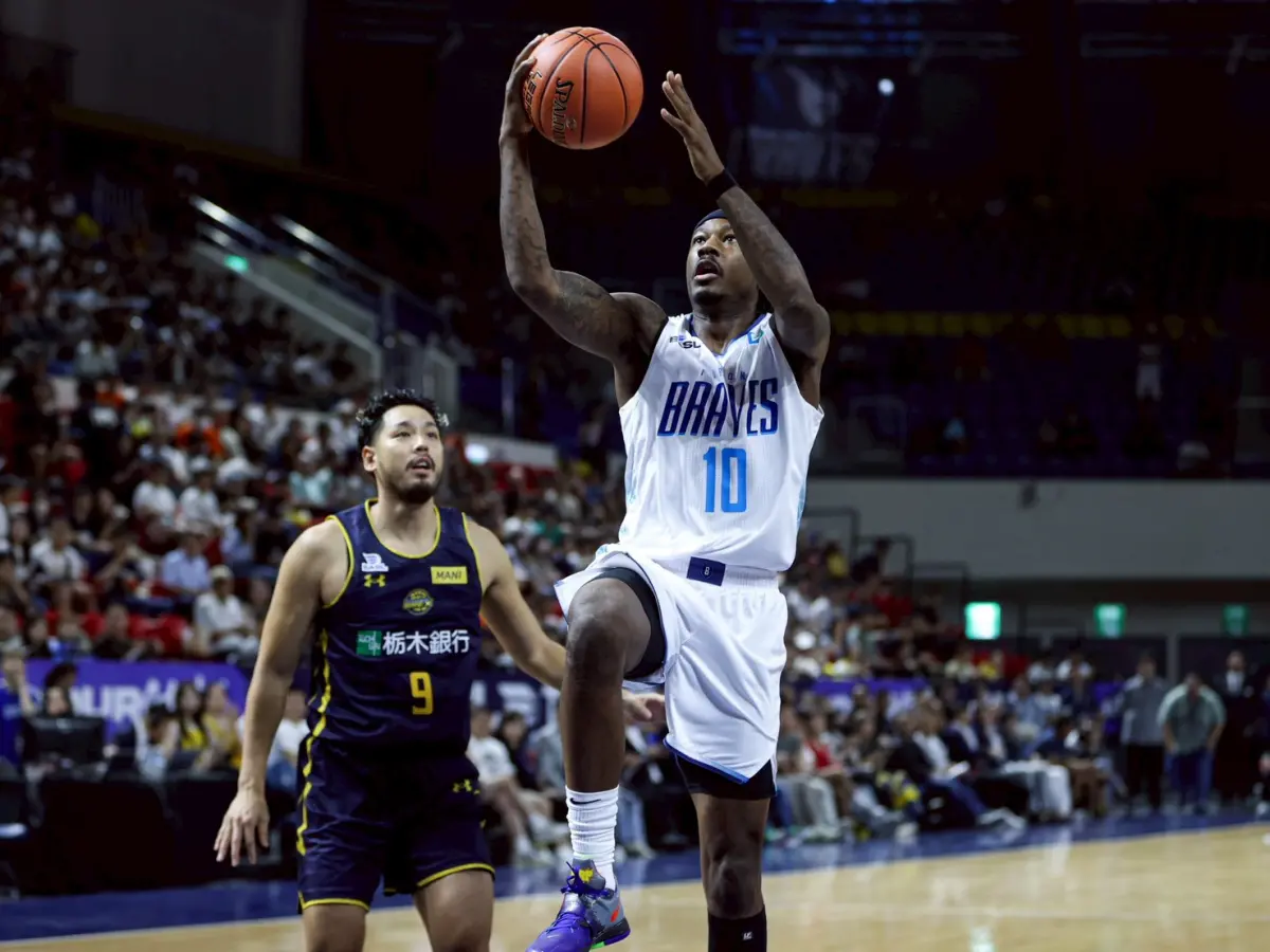 ▲莫巴耶與前NBA球員古德溫（Archie Goodwin）聯手火力全開，全場合力貢獻68分，加上末節本土球員陳又瑋、周桂羽關鍵時刻挺身而出，最終富邦勇士以109：107險勝宇都宮皇者，成功搶下開門紅。（圖／富邦勇士提供）