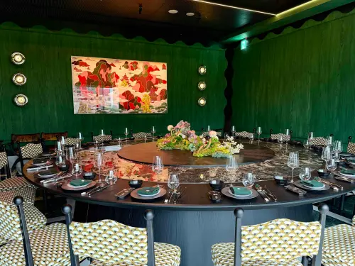 ▲「心潮仙宮」主打包廂式桌宴，可容納10人至24人。（圖／記者蕭涵云攝）