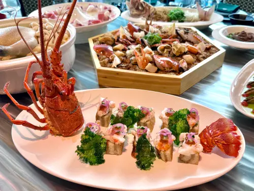 ▲「龍蝦錦玉脆金磚」重新演繹龍蝦三明治。（圖／記者蕭涵云攝）