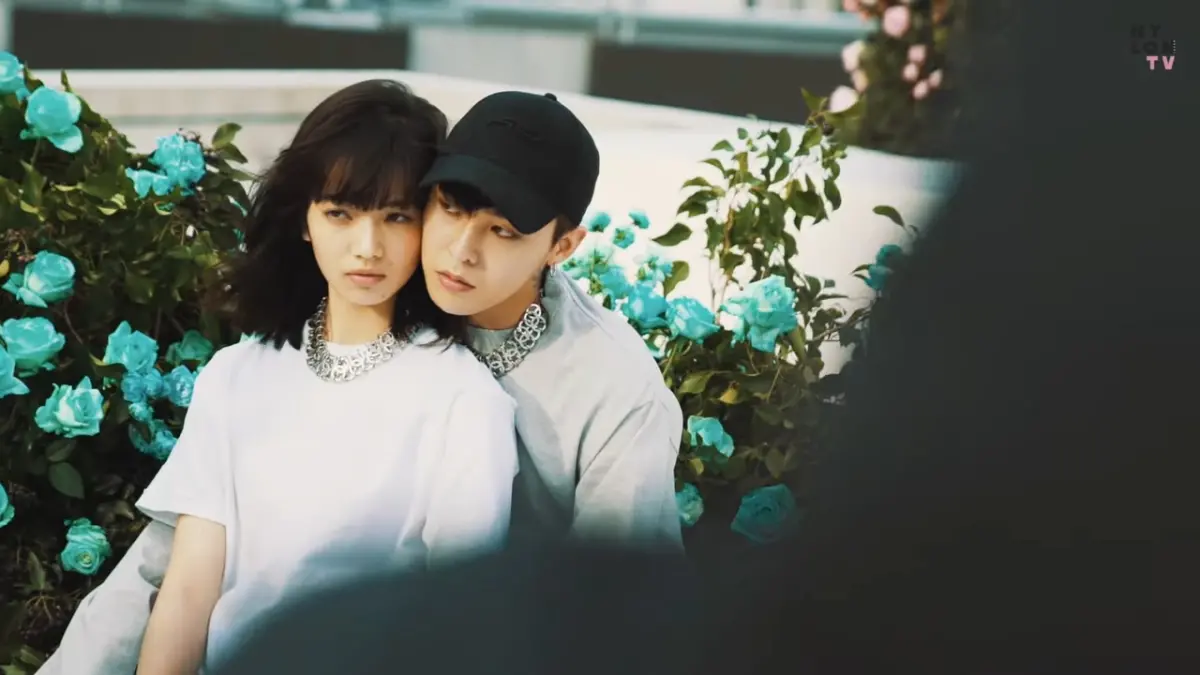 ▲GD（右）跟小松菜奈（左）、BLACKPINK成員Jennie都曾傳過緋聞，如今女主人公們再同框，引發熱議。（圖／NYLON JAPAN YouTube）