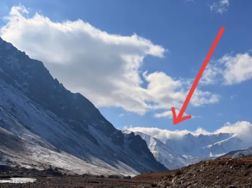 ▲箭頭所指即老虎溝埡口。（圖／翻攝自紅星新聞）