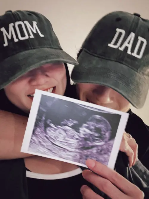 ▲婁峻碩（右）才在臉書上公開網紅老婆焦凡凡（左）懷孕喜訊。（圖／翻攝自婁峻碩IG@shoumethemoneyxx）