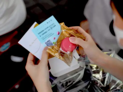 ▲樂成宮與卡柏蒂跨界合作，將月老文化與法式甜點結合(圖／卡柏蒂提供)