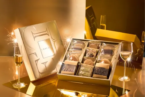 ▲卡柏蒂經典禮盒—閃耀CP系列，成為月老祝福的象徵(圖／卡柏蒂提供)