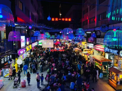 ▲益民一中商圈位在一中街附近，於2010年完工啟用，是由英美AID國際團隊規劃，擁有5000坪的購物大道，主打設計6大主題街道，5大徒步區與舒適的環境，過去原本被認為是一中街的延伸版。（圖／益民一中商圈臉書）