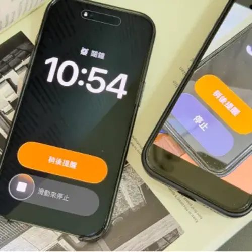 ▲iOS 26可自訂貪睡鬧鐘分鐘數,iOS 26.1鬧鐘停止改為「滑動」避免誤觸。(圖/記者周淑萍攝) ▲iOS 26可自訂貪睡鬧鐘分鐘數,iOS 26.1鬧鐘停止改為「滑動」避免誤觸。(圖/記者周淑萍攝)
