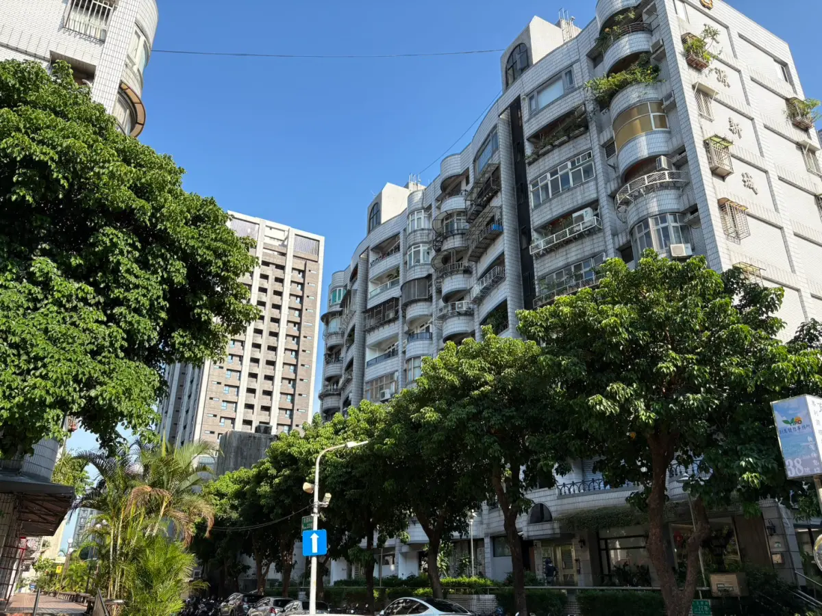 ▲在「大小巨蛋的中心點」一帶，總價5000萬內的「小宅」或「中古中大坪數住宅」是最受青睞的兩類產品。（圖／信義房屋提供）