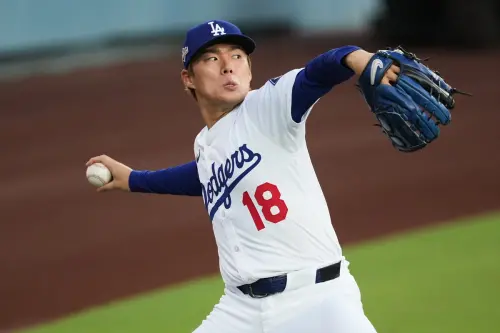 ▲洛杉磯道奇王牌投手山本由伸於主場登板先發，面對強敵費城費城人，被本季全壘打王、本季敲出56轟的舒瓦伯（Kyle Schwarber）轟出追平陽春砲，最終單局失3分。（圖／美聯社／達志影像）