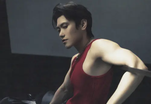 前棒棒堂男孩邱宇辰大解放！拍寫真、出單曲自曝：我都害羞了
