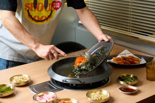 ▲隱藏菜單只送不賣的「韓式飛魚卵炒飯」，被饕客譽為神級炒飯。（圖／UNCLE-K提供）