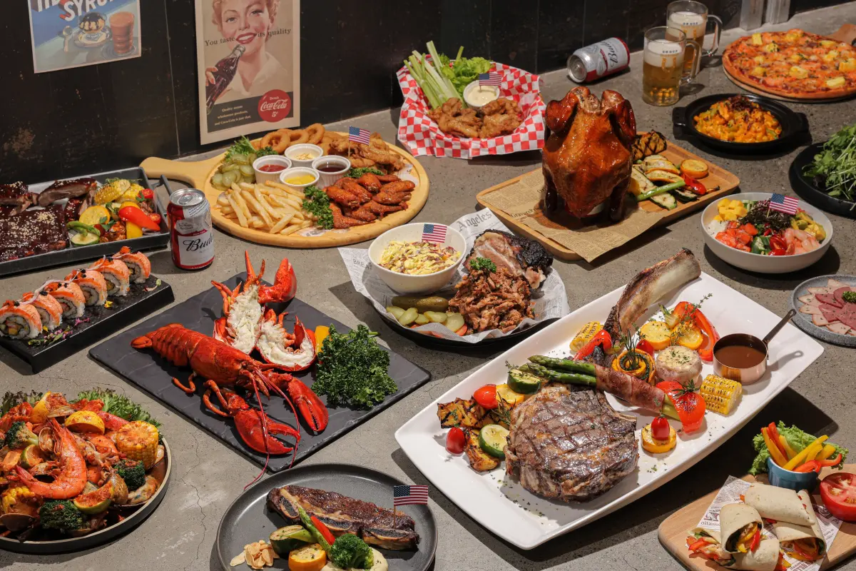 ▲大直的吃到飽餐廳「豐FOOD海陸百匯」宣布推出「美式嘉年華──肉力宇宙」主題季，選用美國牛肉打造五款特色牛肉料理，也加碼「鏟子超人」可免費兌換龍蝦料理一份。（圖／豐FOOD海陸百匯提供）