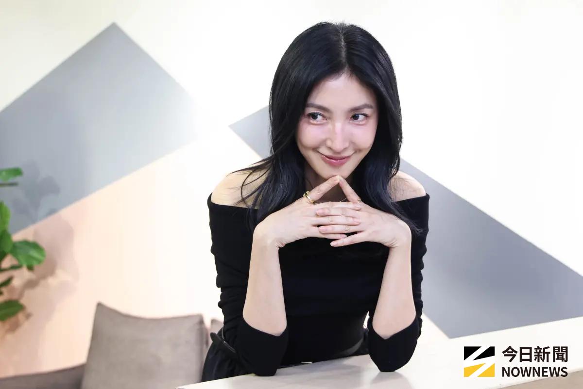 ▲楊謹華在《看看你有多愛我》中飾演一對雙胞胎女兒的媽媽，她也罕見在訪問中提到與爸媽之間的關係，10年前1封簡訊和爸爸破冰。（圖／記者朱永強攝）