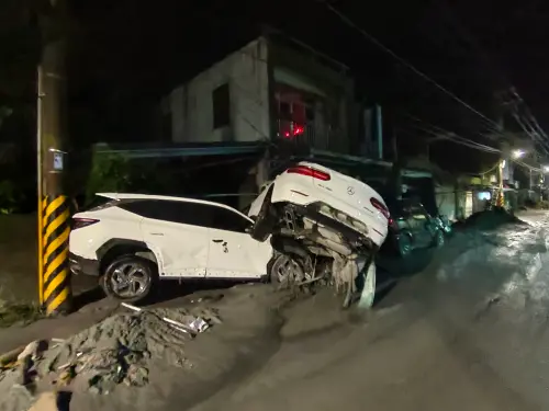 Damaged cars in Guangfu. (TCN photo)